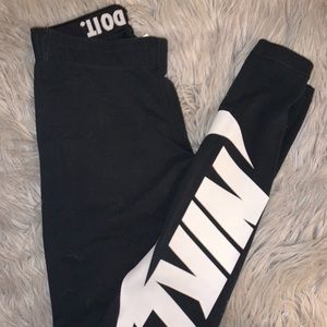 Black Nike leggings